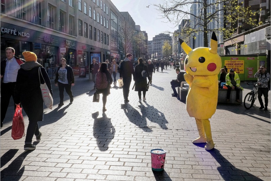 Dressed up in yellow and collecting for charity but ignored y shoppers.